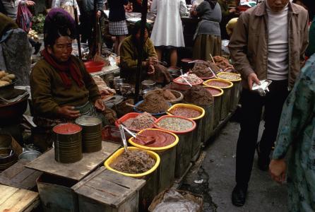 食品銷售中的酒類經營 機遇、挑戰與合規之路